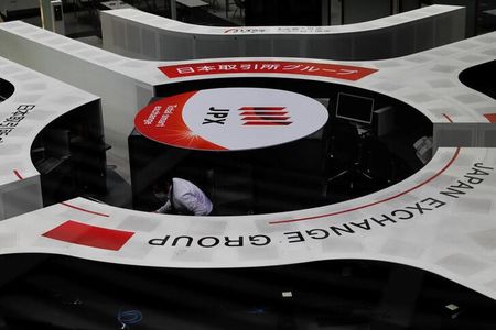 　日本株がバブル後高値の水準まで上昇する中、一段高を目指す材料として解散・総選挙が注目されている。写真は東京証券取引所で２０２０年１０月撮影（２０２３年　ロイター／Issei Kato）