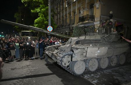 ロシアの主要メディアは２６日、民間軍事会社ワグネルの創設者エフゲニー・プリゴジン氏の反乱について、刑事事件として現在も捜査が続いていると報じた。撤退するワグネル部隊。（２０２３年　ロイター/Stringer）