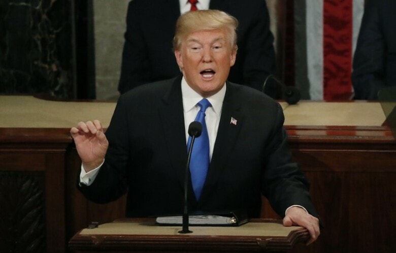 １月３１日、ロシア疑惑の捜査が、トランプ大統領（写真）に反対する立場に偏向して行われていると非難した文書の公開を下院委員会が決定したことに関して、米連邦捜査局（ＦＢＩ）は、文書には正確性に問題があるとして「深刻な懸念」を表明。写真は３０日、一般教書演説を行うトランプ大統領（２０１８年　ロイター/Leah Millis）