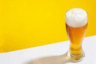 「泡を作らないのは初心者」...人類が「最高のビールの泡」を求め続けた歴史とは？