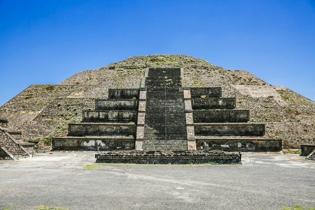 銃声が鳴り響く中で逃げ惑う…メキシコ銃乱射の緊迫映像、大人気観光地での事件