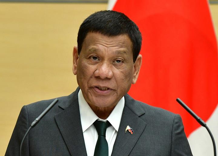日本の安倍首相官邸で会見するフィリピンのドゥテルテ大統領（5月31日）　Kazuhiro Nogi /Reuters