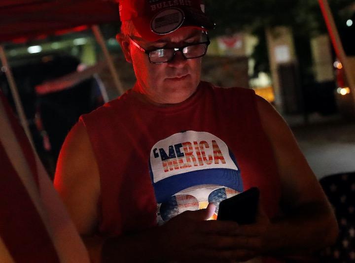 テキストメッセージは、選挙キャンペーンの重要なツールとなった......REUTERS/Shannon Stapleton