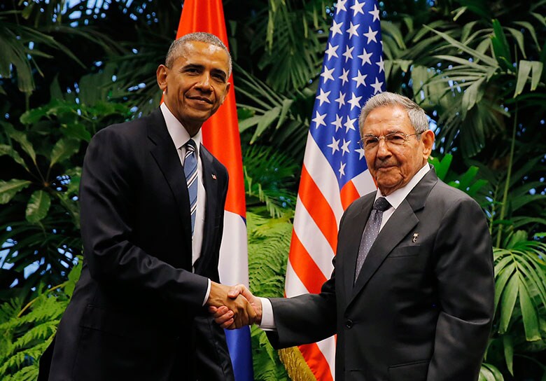 賃金水準は低くても男女同一だ、とカストロは米記者団に言った　Carlos Barria-REUTERS