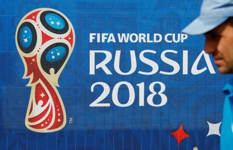 ６月１２日、サッカーＷ杯観戦などのためにロシアを訪れる米国民は、犯罪者やロシア政府からハッカー攻撃を受ける恐れがあるため電子機器を持参すべきでない、米当局者が警告。写真は１１日、露サンクトペテルブルクで撮影（２０１８年　ロイター/Fabrizio Bensch）