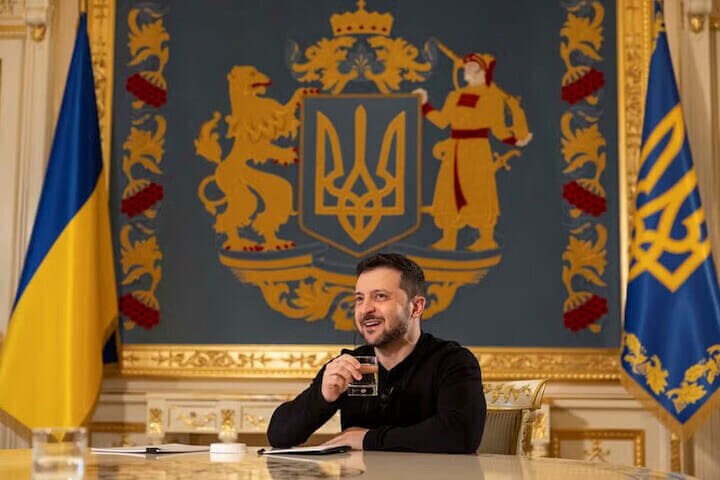２月７日、ウクライナのゼレンスキー大統領は、トランプ米大統領が軍事支援継続の条件としてレアアース（希土類）など重要な鉱物資源の供給を求めたことを受け、協議に前向きな姿勢を示した。キーウで撮影（２０２５年　ロイター/Valentyn Ogirenko）