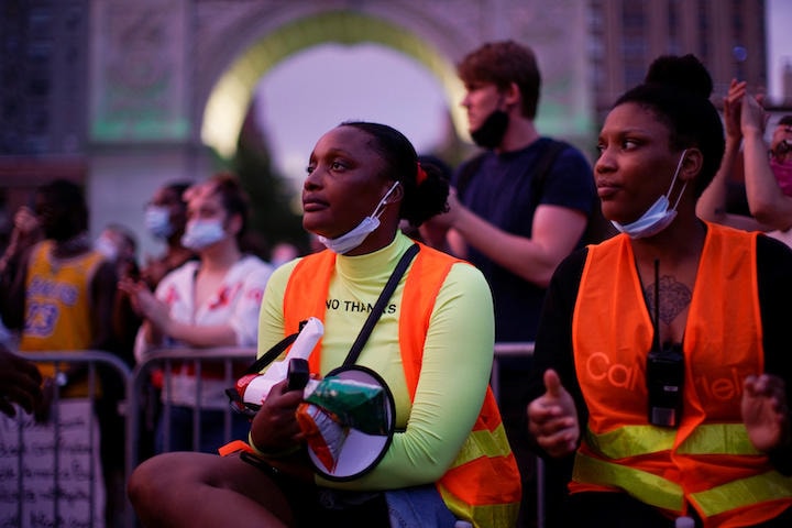 ニューヨークで抗議活動に参加する人々 ...... REUTERS/Eduardo Munoz