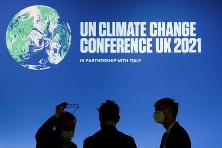 １１月１０日、英国は第２６回気候変動枠組み条約締約国会議（ＣＯＰ２６）でまとめる文書の最初の草案を提示した。各国に対し２０２２年末までに気候変動対策案を強化するよう要請した。写真はＣＯＰ２６で撮影（２０２１年　ロイター／Yves Herman）