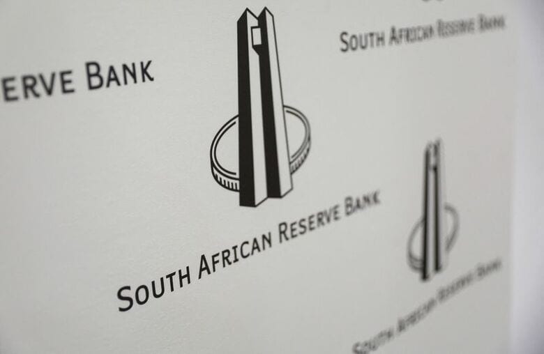 南アフリカ準備銀行（ＳＡＲＢ、中央銀行）のロゴ。プレトリアで２０２３年１月撮影。REUTERS/Siphiwe Sibeko