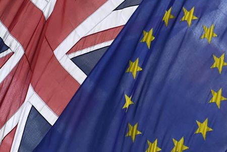 ９月６日、英紙の世論調査で、ＥＵ離脱を支持すると回答した人は５１％となり、残留支持派の４９％を上回った。ロンドンで６月撮影（２０１４年　ロイター/TOBY MELVILLE）