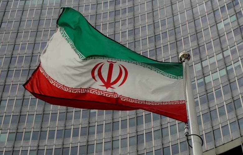 イラン政府は、人工衛星「ザファル（勝利）」を打ち上げたが、軌道に乗せることに失敗したと表明した。写真はオーストリアのウィーンに掲げられたイラン国旗。2019年9月撮影（2020年　ロイター/Leonhard Foeger）