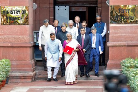 　７月２３日、インドのシタラマン財務相は、モディ政権の総選挙後初となる予算が雇用創出や中間層支援に重点を置いた編成になると述べた。ニューデリーで２３日撮影（２０２４年　ロイター／Altaf Hussain）