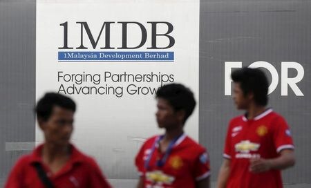 　２月４日、米連邦準備理事会（ＦＲＢ）は、マレーシアの政府系投資会社「１ＭＤＢ」を巡る巨額汚職問題に絡み、米金融大手ゴールドマン・サックス・グループの元幹部、アンドレア・ベラ氏を金融業界から永久追放すると発表した。写真はクアラルンプールで撮影された１ＭＤＢのロゴ。２０１５年３月撮影（２０２０年　ロイター/Olivia Harris）