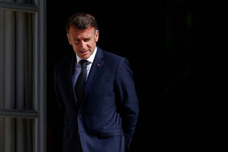 マクロン仏大統領。パリのエリゼ宮で4月8日代表撮影。REUTERS