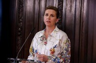 デンマーク首相が路上で殴られる...「気に入らない政治家」への襲撃が相次ぐ欧州で何が起きている？