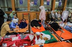 インドネシアの無料給食でまた集団食中毒、3日間で1700人超