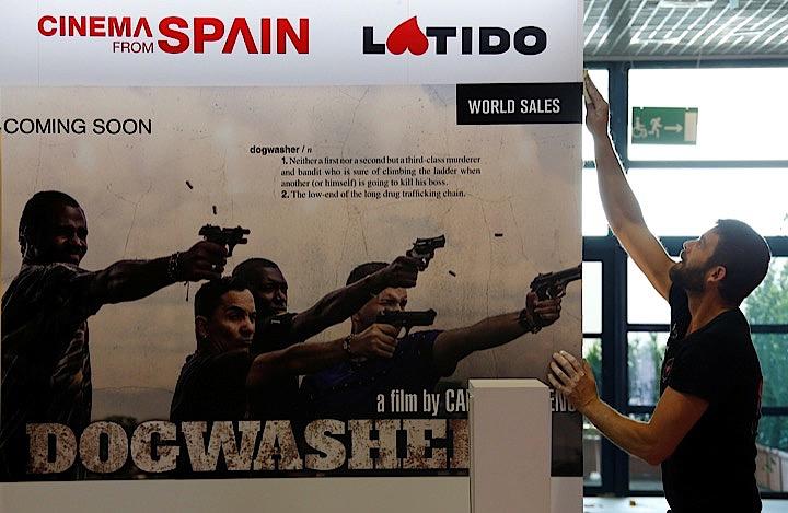 カンヌ国際映画祭が世界から注目されるのはレッドカーペットの裏で映画の見本市が行われていることも大きい　Jean-Paul Pelissier / REUTERS