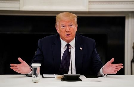 　６月８日、トランプ米大統領（写真）によるドイツ駐留米軍削減の決定は国家安全保障担当の複数の高官にとって予想外の動きだった。写真はワシントンで撮影（２０２０年　ロイター／Kevin Lamarque）