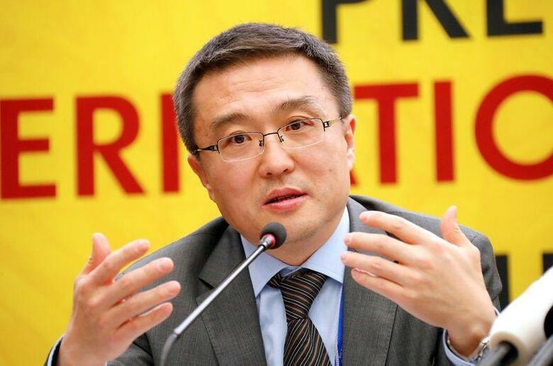 中国外務省の調査によると、広域経済圏構想「一帯一路」下で進められている事業のうち、約２０％が新型コロナウイルス感染拡大により深刻な影響を受けている。写真は外務省高官の王小龍氏。パプアニューギニアのポートモレスビーで２０１８年１１月撮影（２０２０年　ロイター／David Gray）