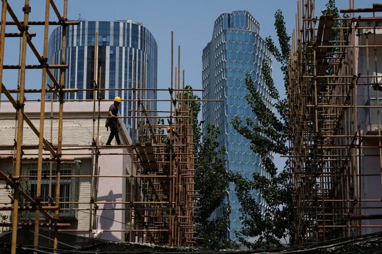 2022年7月、北京に建設現場で撮影。REUTERS/Thomas Peter