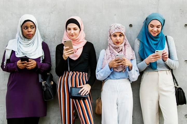 最新技術はしばしば、容易に素早く、しかもわずかな費用で、ネット上の虐待やプライバシーの侵害、性的搾取などによって女性を危険にさらすのに利用されている。写真はイメージ。Rawpixel - iStockphoto