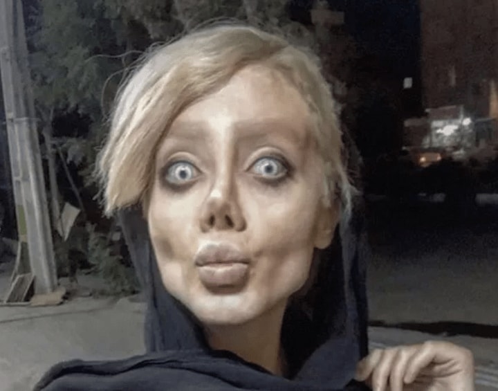 こんな顔を作ってシェアしたために逮捕されたタバル。イランでは命で償うことになりかねないのに　INSTAGRAM/SAHAR TABAR