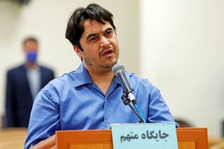 １２月１３日、イランが同国の反体制ジャーナリスト、ルホラー・ザム氏（写真）の死刑を執行したことに対し、欧州諸国や国際人権団体などから強い批判の声が上がっている。テヘランで行われた裁判で６月撮影（２０２０年　ロイター/Mizan News Agency/WANA）