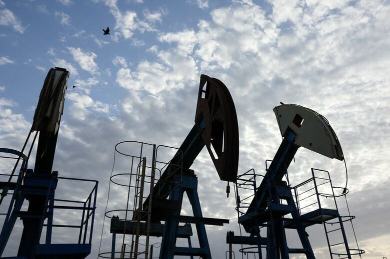 カザフスタンのアティラウ州にある油田のポンプジャック。4月20日撮影。REUTERS/Pavel Mikheyev