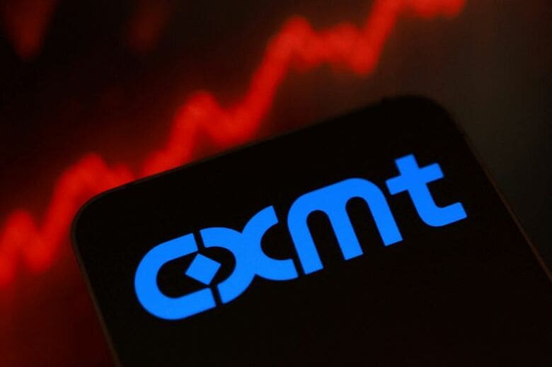 写真はCXMTのロゴと上昇する株価グラフのイメージ。7月20日撮影。REUTERS/Dado Ruvic