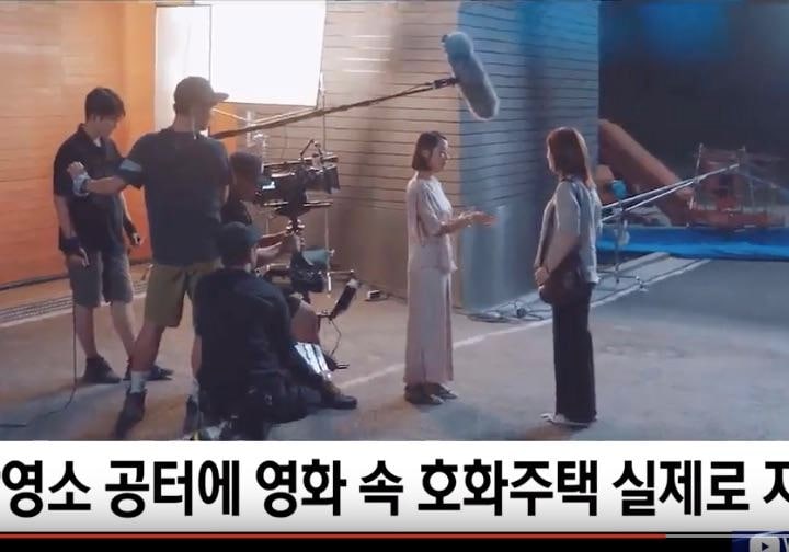 韓国映画誕生100周年という年にカンヌでパルムドールを受賞した『パラサイト 半地下の家族』はヒットを生む映画スタジオで撮影された。(c) 전주MBC News/ YouTube