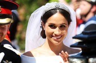 エリザベス女王が「誰にも言えなかった」...メーガン妃のウェディングドレスの「欠陥」とは？