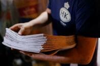 香港の民主派新聞リンゴ日報、24日付を最後に廃刊　報道の自由は終焉へ