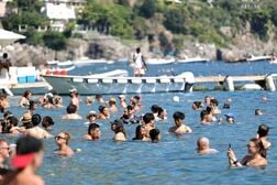 「人食いバクテリア」感染で相次ぐ死者…生ガキや海水に潜む危険、リスクが高いのはこんな人