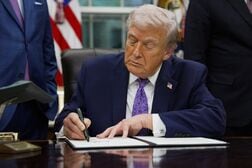 トランプ氏、ＡＩ革新とサイバー防衛強化へ大統領令に署名