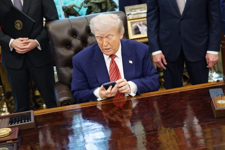 トランプは電話を掛けただけで国境紛争を解決したと主張しているが　Samuel Corum/POOL via CNP/INSTAR-REUTERS