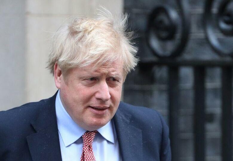 新型コロナウイルスに感染して自主隔離していたジョンソン英首相（写真）が５日、検査のため入院した。仮に職務の遂行が困難になった場合に誰が代わりを務めるかに注目が集まるが、明確な規定はない。写真はロンドンで３月撮影（２０２０年　ロイター／Hannah Mckay）