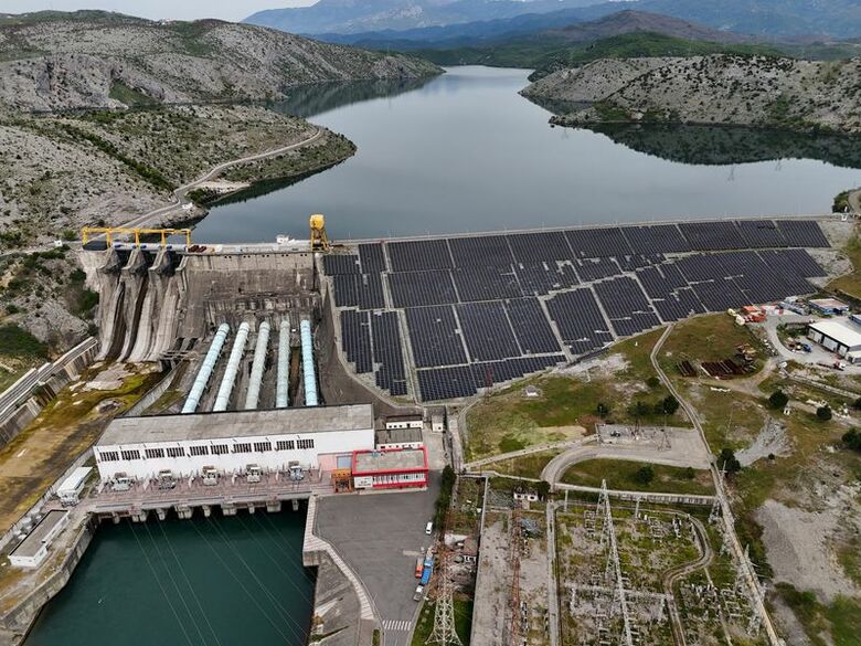 アルバニアのバウ・イ・デジェスにある水力発電ダム。4月13日撮影。REUTERS/Fatos Bytyci