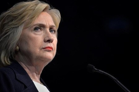 　７月１３日、米大統領選で民主党の候補指名が確実となったヒラリー・クリントン氏（写真）は、共和党のドナルド・トランプ氏は人種や宗教をめぐる米国人の分断を助長していると厳しく非難した。ペンシルベニア州で８日撮影（２０１６年　ロイター/Charles Mostoller）