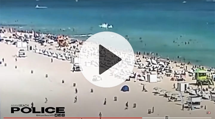 マイアミの海にヘリが墜落する瞬間（動画は本文中にあります）　Miami Beach Police via ABC Action News-YouTube