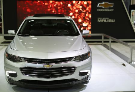 ５月８日、米自動車大手ゼネラル・モーターズ（ＧＭ）はガソリン車「シボレー・マリブ」の生産を今年１１月に終了すると発表した。生産能力を電気自動車（ＥＶ）の新型車に振り向ける。写真は２０１６年モデル。２０１６年１月撮影（２０２４年　ロイター/Gary Cameron）