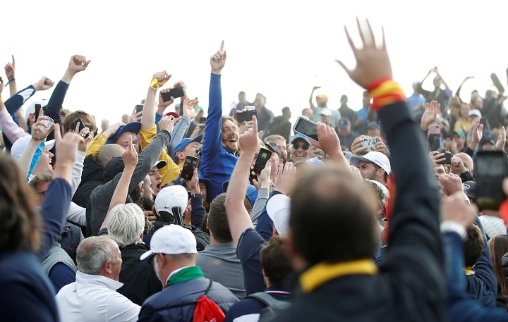 ライダーカップで2大会ぶりにアメリカを下し、大喜びの欧州チーム。だがそこにフランス人選手はいない（9月30日）　Carl Recine-REUTERS