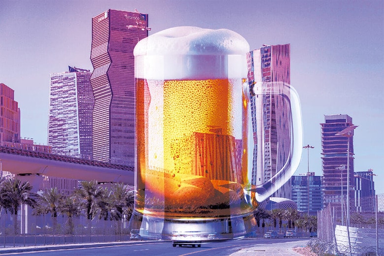 観光客誘致の切り札になるか（背景は首都リヤド）　Q WORLD/SHUTTERSTOCK, OLE HERGET/SHUTTERSTOCK (BEER)