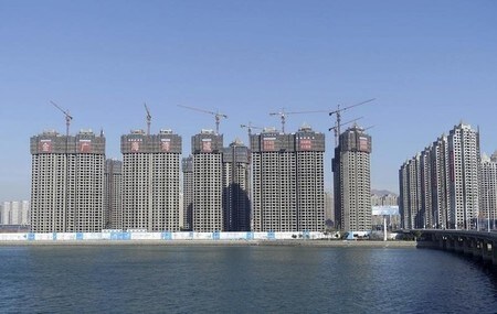 　５月１８日、４月の中国主要７０都市の新築住宅価格は前年比６．２％上昇し、前月の４．９％から伸び率が拡大した。中国国家統計局が発表したデータに基づきロイターが算出した。大連市で昨年１１月撮影。提供写真（２０１６年　ロイター/China Daily）