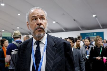 　１月２２日　ブラジルで今年開かれる国連気候変動枠組み条約第３０回締約国会議（ＣＯＰ３０）の議長に任命されたアンドレ・コヘアドラゴ氏（写真）は２１日、トランプ米大統領が就任初日の２０日に気候変動対策の国際枠組み「パリ協定」からの再離脱を決定したことが協議に大きな影響を及ぼすとの認識を示した。写真は２０２４年１１月、アゼルバイジャンの首都バクーで撮影（２０２５年　ロイター／Maxim Shemetov）