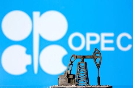 　１２日、石油輸出国機構（ＯＰＥＣ）は、２０２０年の世界の石油需要が新型コロナウイルス流行の影響で、従来予想以上に減少するとの見通しを示した。写真はＯＰＥＣのロゴ。４月１４日撮影（２０２０年　ロイター/Dado Ruvic）