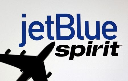 米格安航空会社ジェットブルー航空と同業スピリット航空は、３８億ドル規模の統合計画を打ち切ると発表した。２０２２年撮影（２０２４年　ロイター/Dado Ruvic/Illustrations/File Photo）