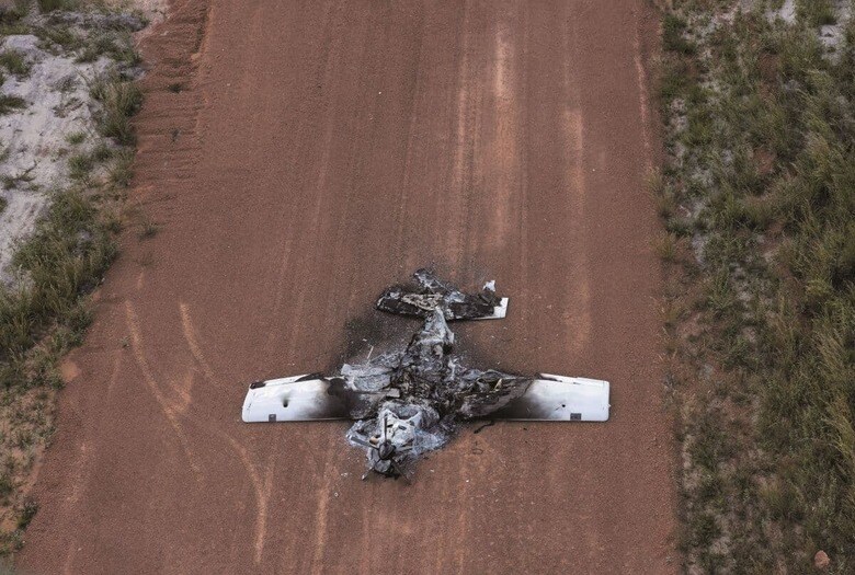 ブラジル北部ロライマ州で、観光保全当局によって焼かれた違法採掘者の飛行機