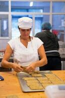 人が先か、仕事が先か：クラッカーを焼く理由（インタビュー前半）