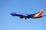 サウスウエスト航空が「大柄すぎる客」向けの「あのサービス」を遂に終了...運命を分けるのは「ひじ掛け」