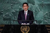 日韓首脳、関係改善の必要性で合意　非公式ながら19年以降初の会談